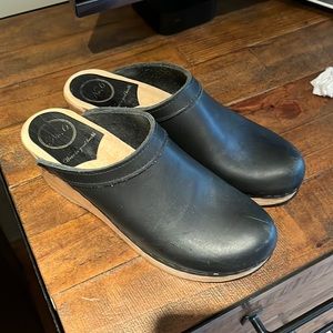 No 6 clogs